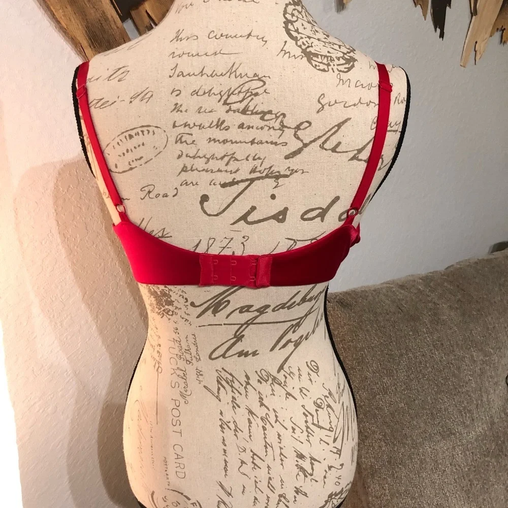 4[Maidenform] NWOT! Red lace bra